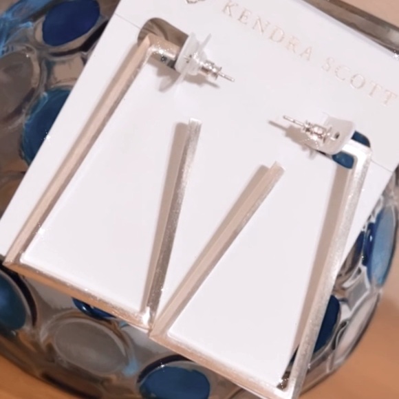 Kendra Scott earrings! - Picture 1 of 2